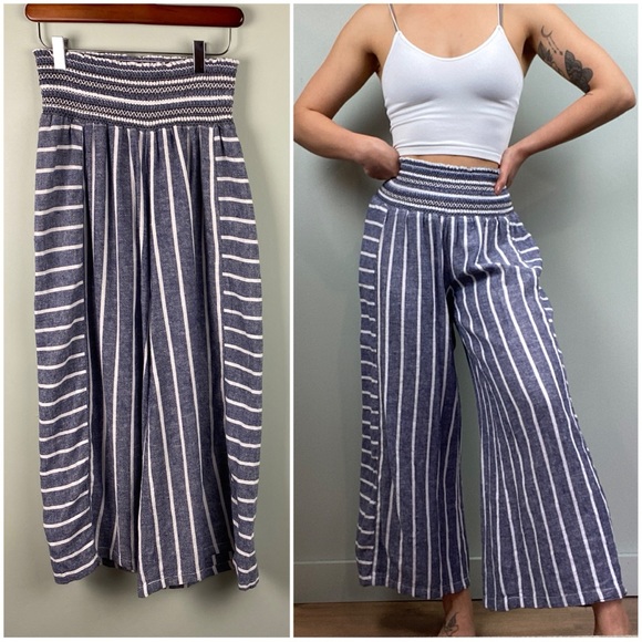 Sincerly Jules Pants - Sincerely Jules Blue and White Cropped Linen Blend wide Leg Pull on Pants Sz Sm.